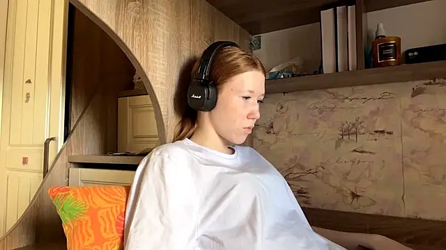 KiraNice1 online show from April 2026 10:08:02 AM