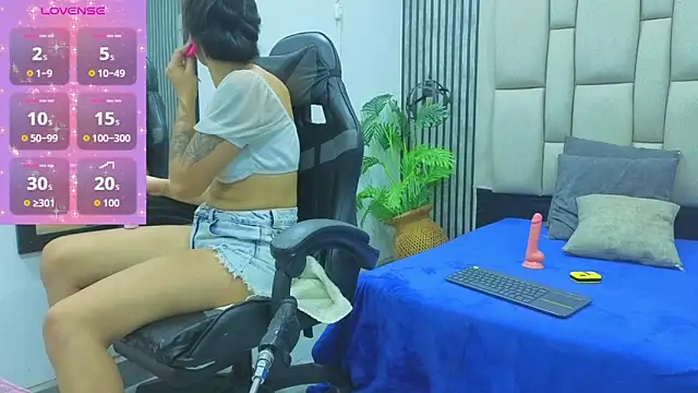 karamoss online show from April 2026 07:52:02 PM