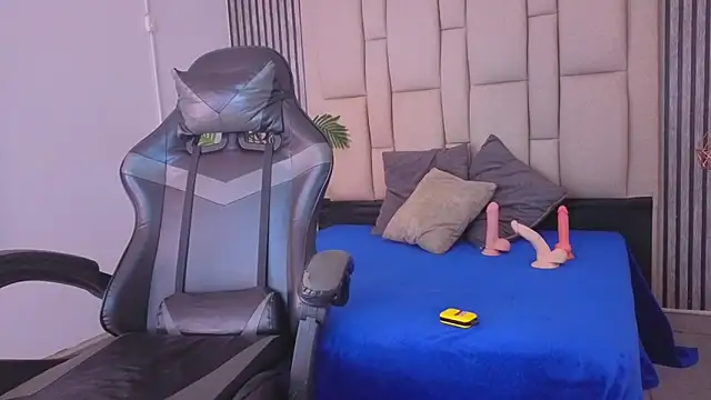 karamoss online show from April 2026 09:15:01 PM