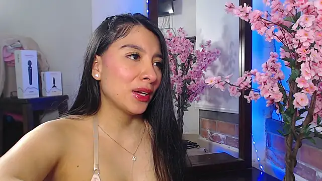 mila gomez  online show from April 2026 12:11:02 AM