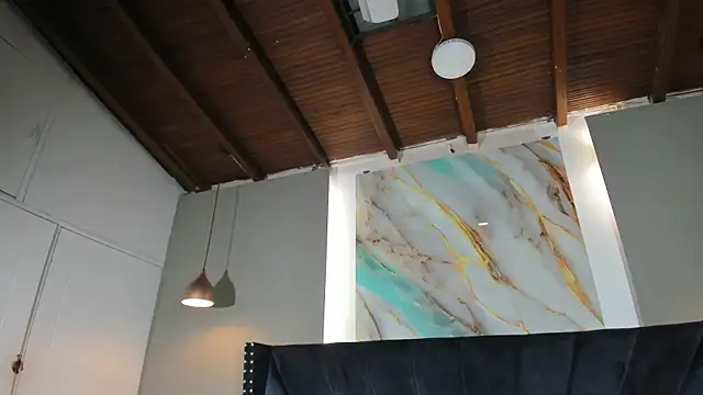 Sara Hanks online show from April 2026 02:07:01 PM