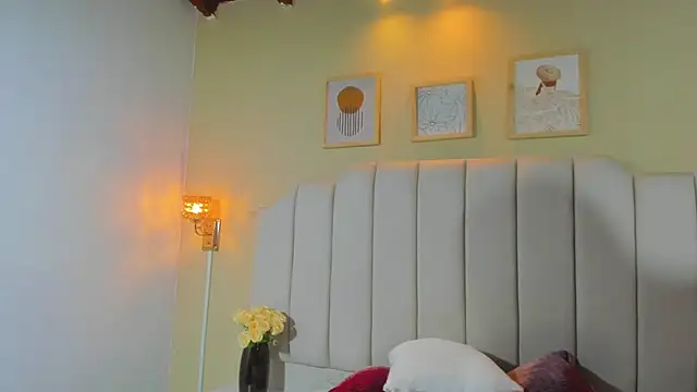 Sara Hanks online show from April 2026 02:21:01 PM