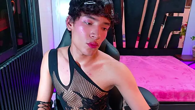 IsaacNovaa online show from April 2026 07:33:02 PM