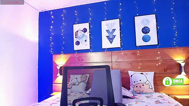 HoneyLeslie online show from April 2026 08:31:01 PM