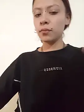 AuroraaMoonn online show from April 2026 11:02:01 PM