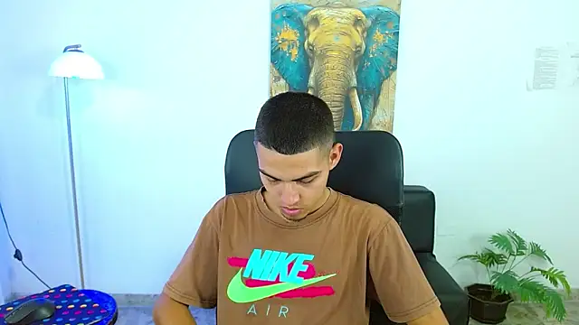 lucass 18 online show from April 2026 07:30:02 PM