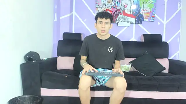 QuadFlameX0 online show from April 2026 07:17:02 PM