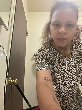 Honeyy bunzzxoxo online show from April 2026 04:44:01 PM