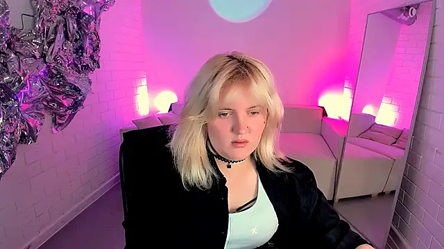 Snapshot of KathyBriggs chatting on June 2026 05:10:02 AM KathyBriggs online show from June 2026 05:10:02 AM