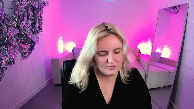 Snapshot of KathyBriggs chatting on June 2026 05:12:01 AM KathyBriggs online show from June 2026 05:12:01 AM