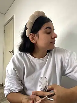 Gabyfosterr   online show from April 2026 04:00:01 PM