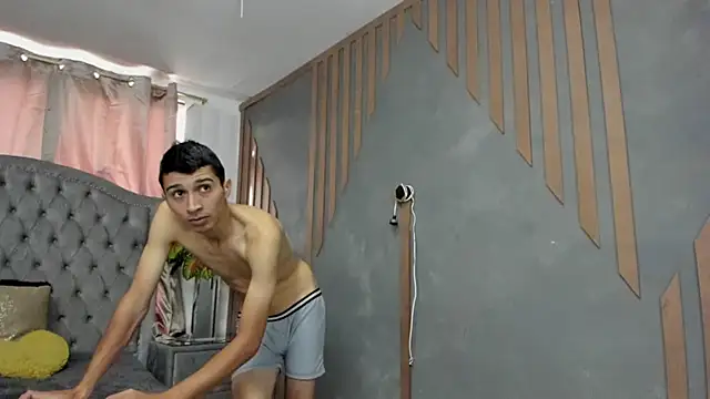 MiaANDronyy online show from April 2026 12:28:02 PM