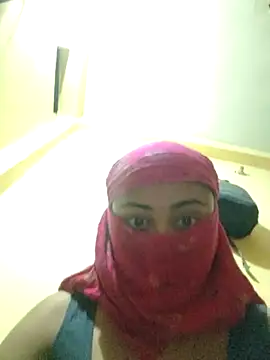 itzhappy92 online show from April 2026 06:17:01 PM