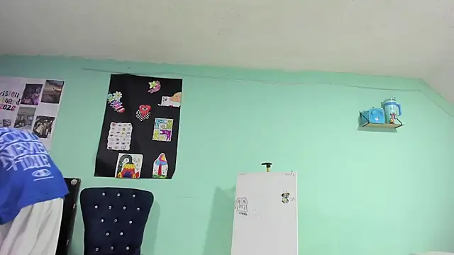 TYLERhHOT2005 online show from April 2026 11:27:01 PM