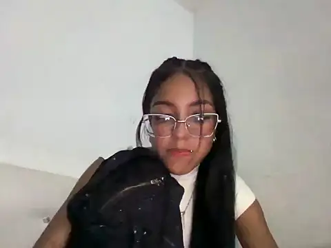 Reinita19 online show from April 2026 07:38:02 PM