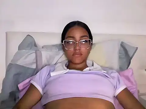 Reinita19 online show from April 2026 02:59:02 PM