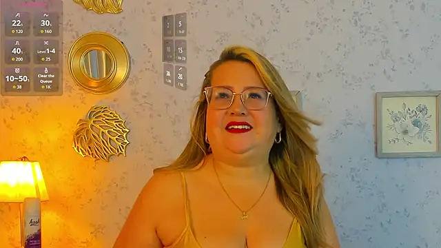 Martinacurvy  online show from March 2026 11:32:01 AM