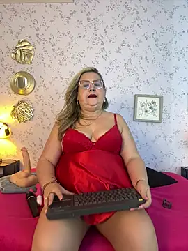 Martinacurvy  online show from April 2026 11:41:02 AM