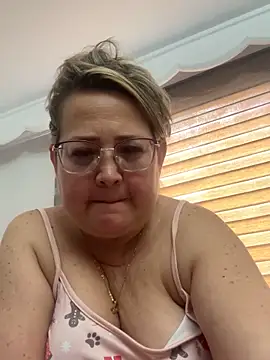 Martinacurvy  online show from April 2026 06:46:01 PM