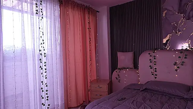 LilithLuxor  online show from April 2026 01:23:01 PM