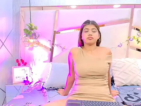 WinnieClarke online show from April 2026 12:06:02 PM