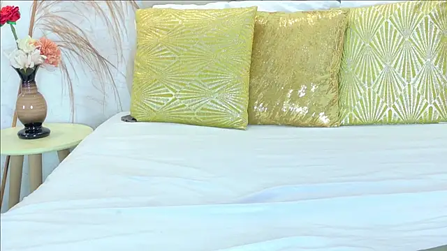 RoxiPlace online show from April 2026 12:44:02 PM