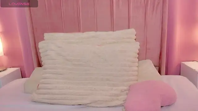 MoollyLove online show from April 2026 12:11:02 PM