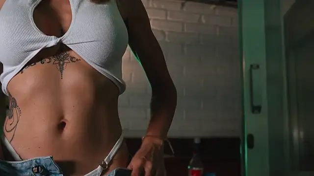 AlanaBrunetteX X online show from April 2026 11:30:02 PM