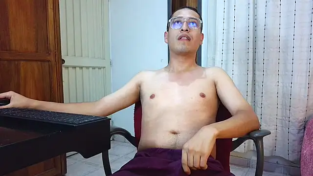 Snapshot of Eriick___E chatting on May 2026 01:33:02 AM Eriick E online show from May 2026 01:33:02 AM