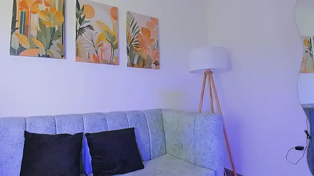 Velvet Noir  online show from April 2026 11:43:01 AM