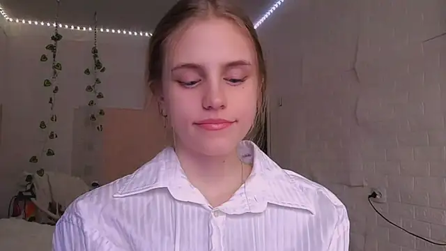 EveCoutch online show from April 2026 12:10:01 PM