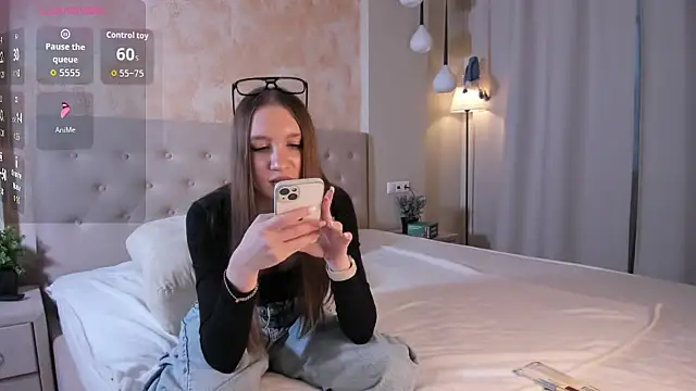 Nayeomy online show from April 2026 01:53:02 PM