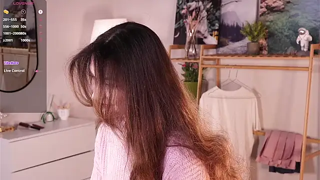 CherlyGuss online show from April 2026 03:40:02 AM