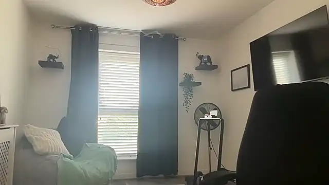 DaveRoyale online show from April 2026 12:10:01 PM