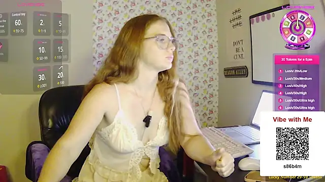 Snapshot of RoxyRedXO12 chatting on June 2026 05:11:01 AM RoxyRedXO12 online show from June 2026 05:11:01 AM