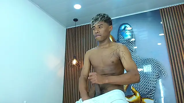 LuckyBluex online show from April 2026 09:39:33 PM