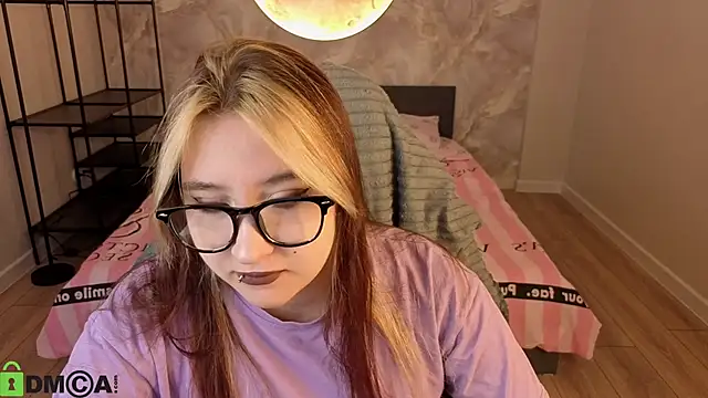 Luna Host online show from April 2026 01:28:02 AM