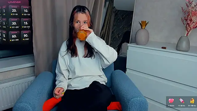 EnolaNewand online show from April 2026 07:09:02 PM