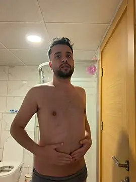 Arin21201 online show from March 2026 07:04:02 PM