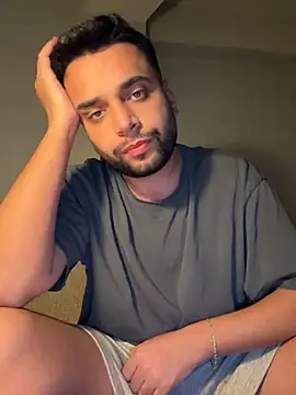 Arin21201 online show from April 2026 08:06:02 PM