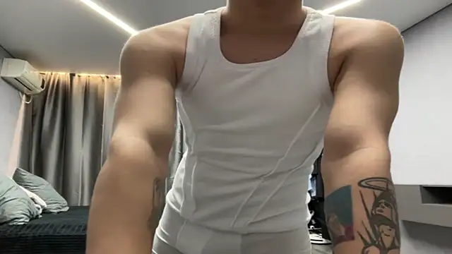 MaxWoolf online show from April 2026 02:33:01 PM