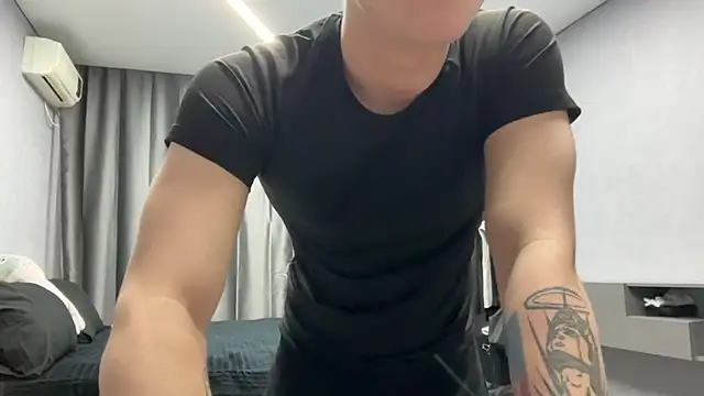 MaxWoolf online show from April 2026 02:09:02 PM