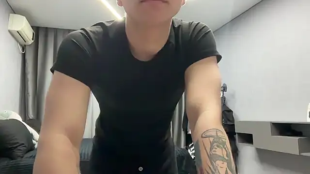 MaxWoolf online show from April 2026 07:07:02 PM