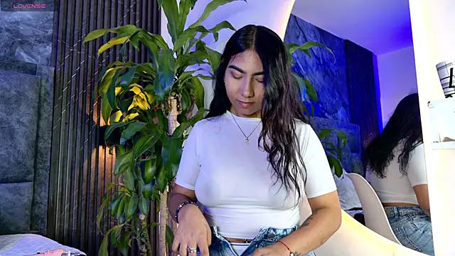 Amaia aa  online show from April 2026 07:43:01 PM