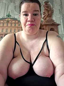 curvystachel42 online show from April 2026 01:16:01 PM