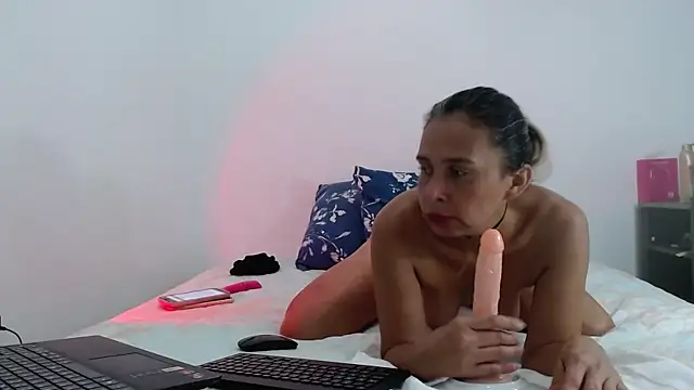 ThaliaGray  online show from April 2026 01:04:01 PM