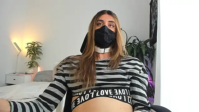 LilyReina online show from April 2026 06:36:02 PM