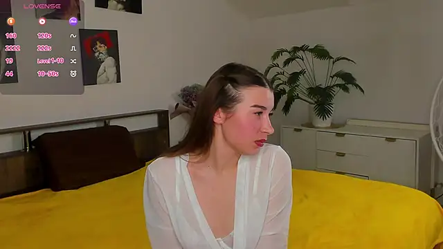 Nikki Hearts  online show from April 2026 06:30:02 PM