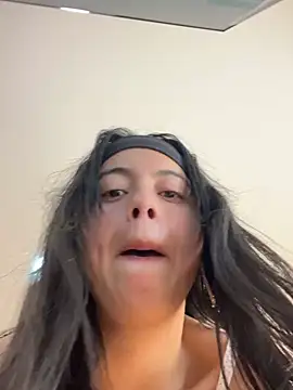 bella stowgn online show from April 2026 07:07:02 PM