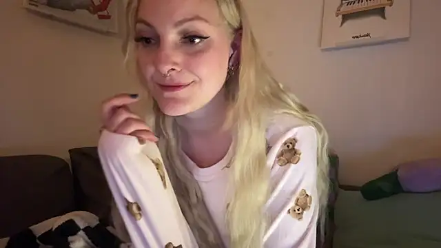 LoveAliceXXX online show from April 2026 07:03:02 PM